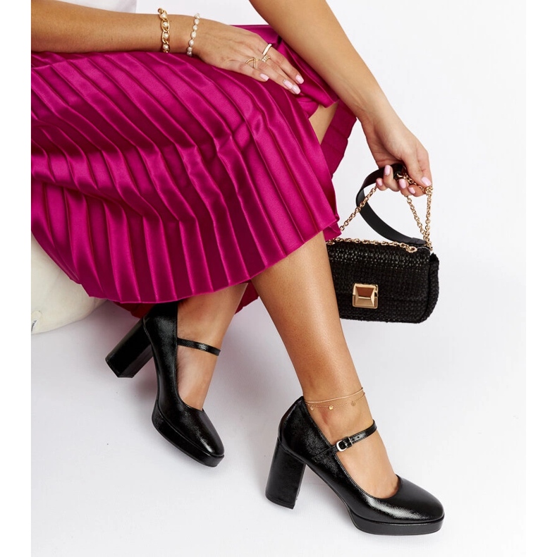 Décolleté Cher con tacco in vernice nera nero 1