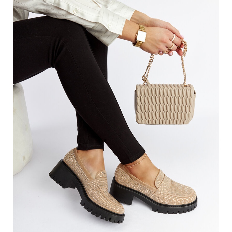 Mocassini beige con tacco massiccio della Parent 2