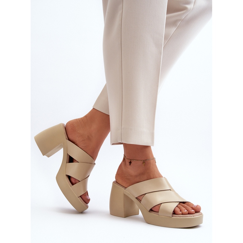 Zazoo 40373 Infradito in pelle su un blocco beige 1
