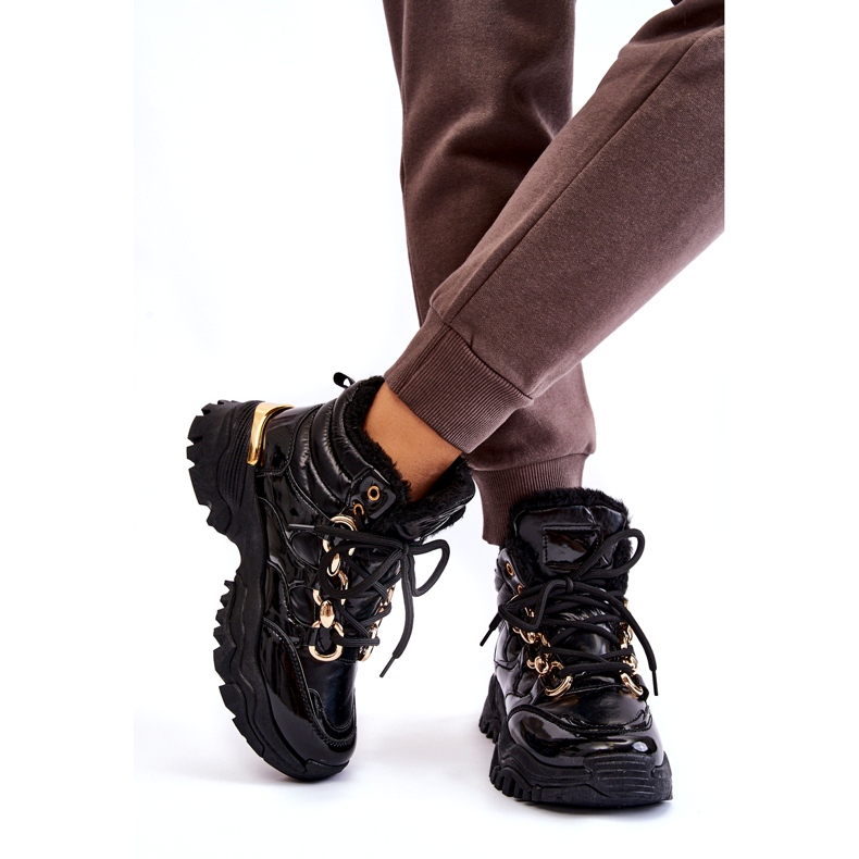 Stivali da trekking per scarpe sportive isolate da donna con una catena dorata nera nero 5
