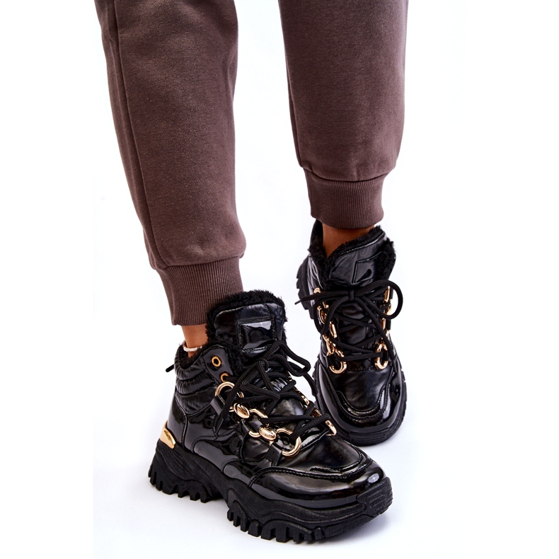 Stivali da trekking per scarpe sportive isolate da donna con una catena dorata nera nero 4