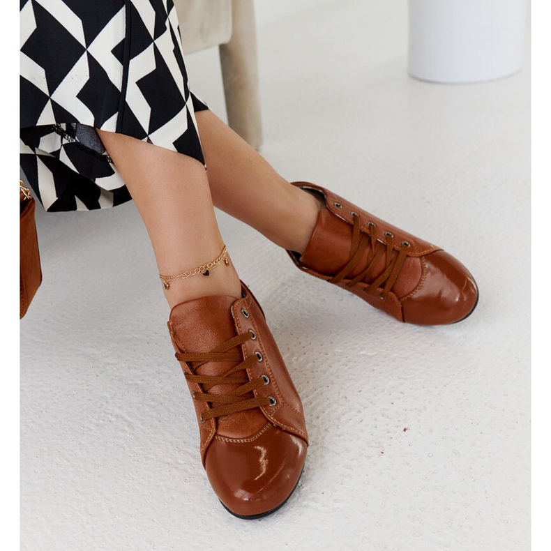 Scarpe marroni con punta in vernice di Parady marrone 1