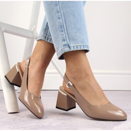 Sandali eleganti da donna in vernice con tacco alto, beige Vinceza 66600 1