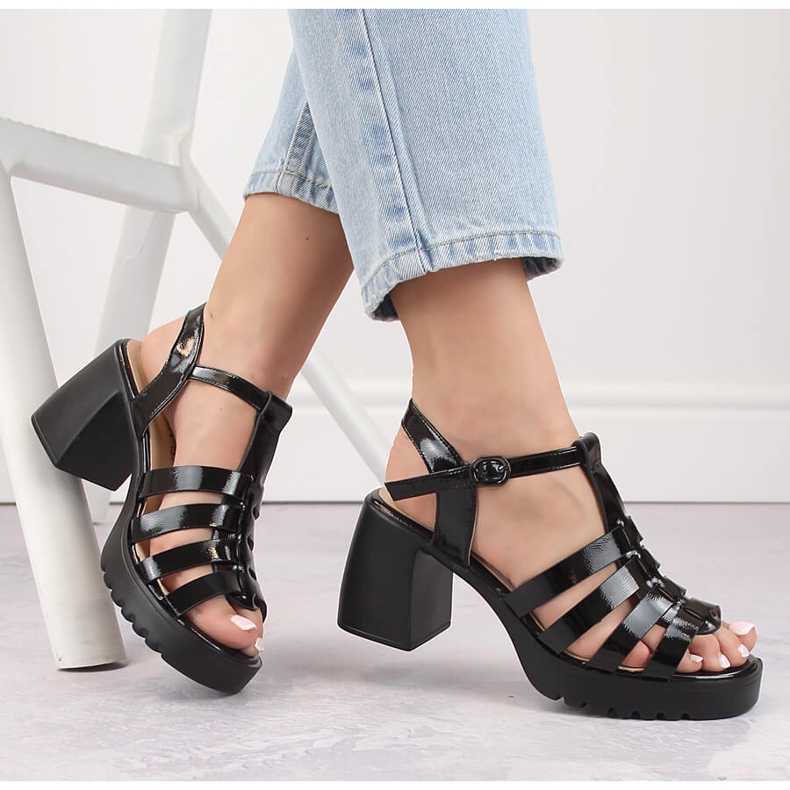 Sandali da donna in vernice con tacco alto e plateau, nero Vinceza 66621 1