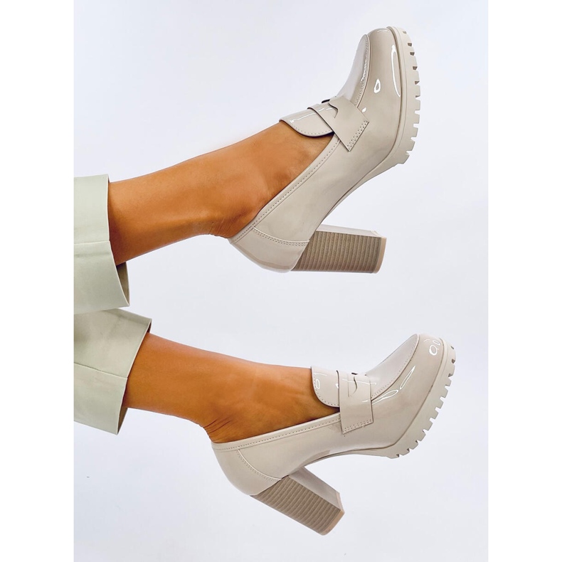 Mocassini con tacco in vernice Jeffis Beige 1
