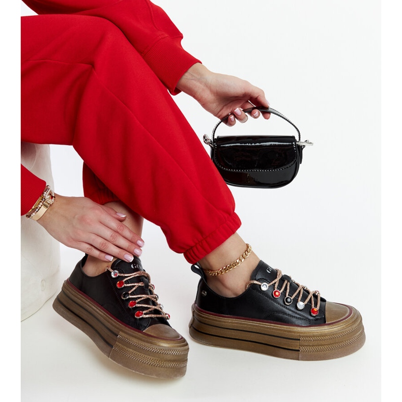 Sneakers nere sulla piattaforma GOE NN2N4053 nero 1