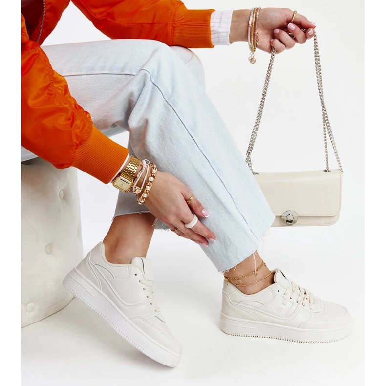 Sneakers beige sulla piattaforma Mentha 1
