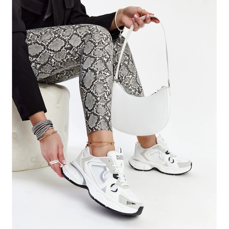 Sneakers bianche con massiccia suola giacobina bianca 1