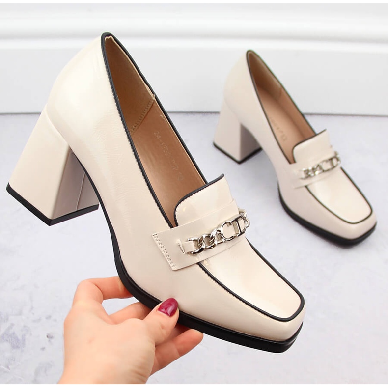 Scarpe da donna in vernice con tacco decorativo, beige Potocki 12322 1