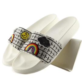 8228 Ciabatte bianche con spille bianco 1