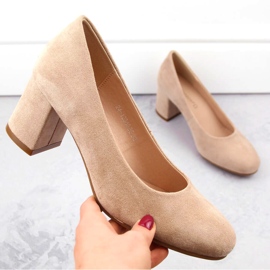 Décolleté da donna con tacco in camoscio, beige Potocki SZ12340 1