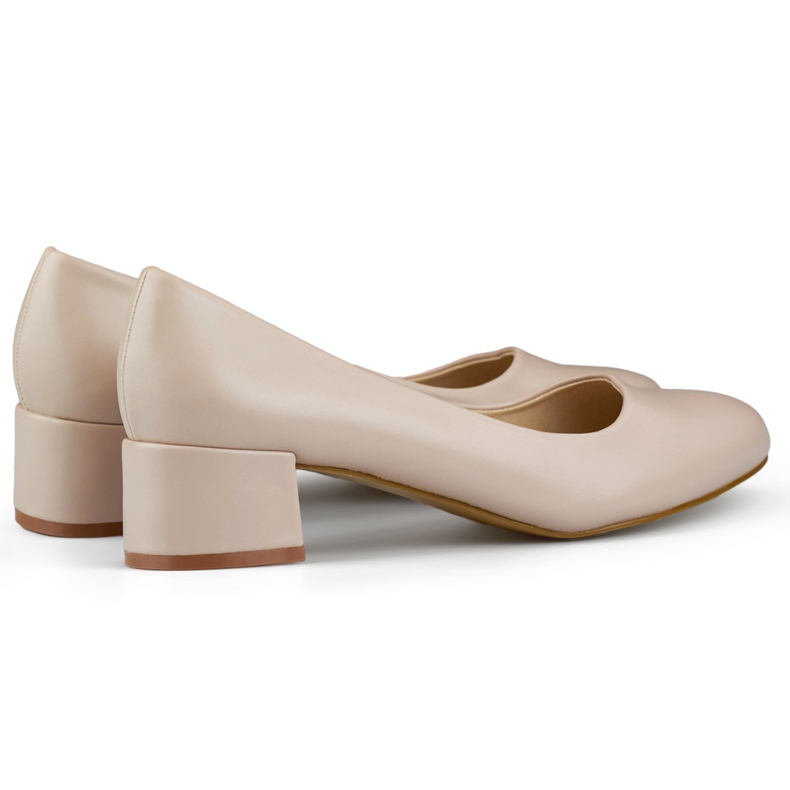 Décolleté beige con tacco basso e punta tonda 1