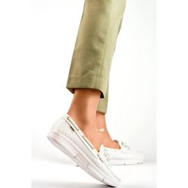 Comodi mocassini da donna in bianco Comodi mocassini da donna bianca 1
