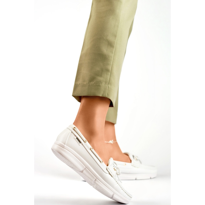 Comodi mocassini da donna in bianco Comodi mocassini da donna 1