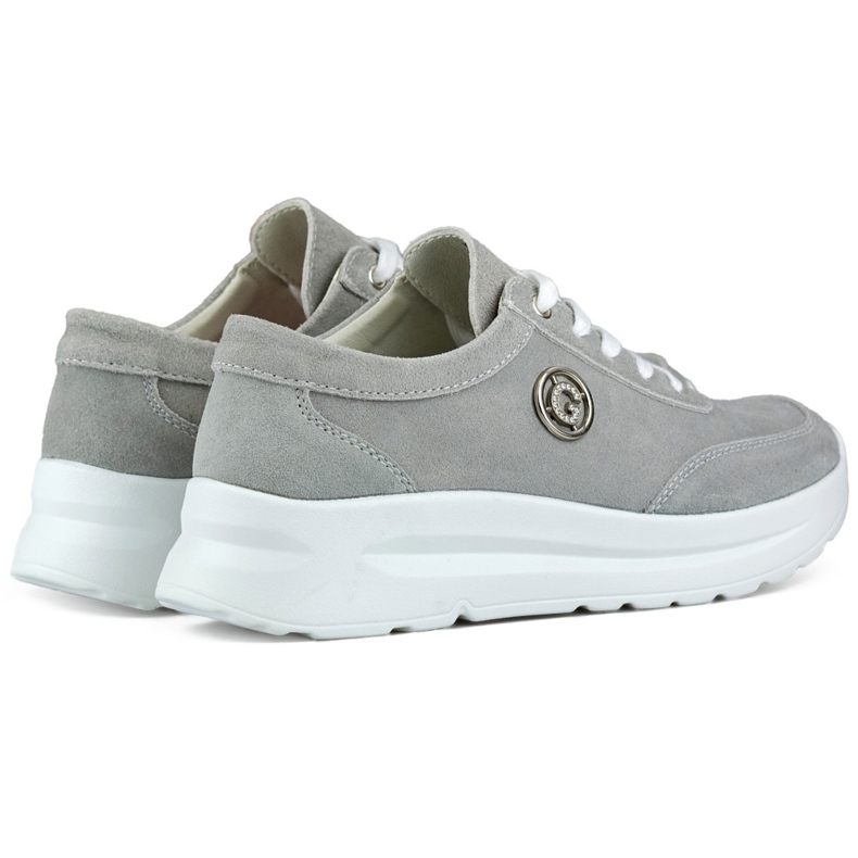 Sneakers da donna realizzate in pelle naturale di colore grigio 1