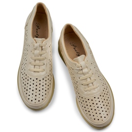 Comode scarpe da donna con elastico beige 1