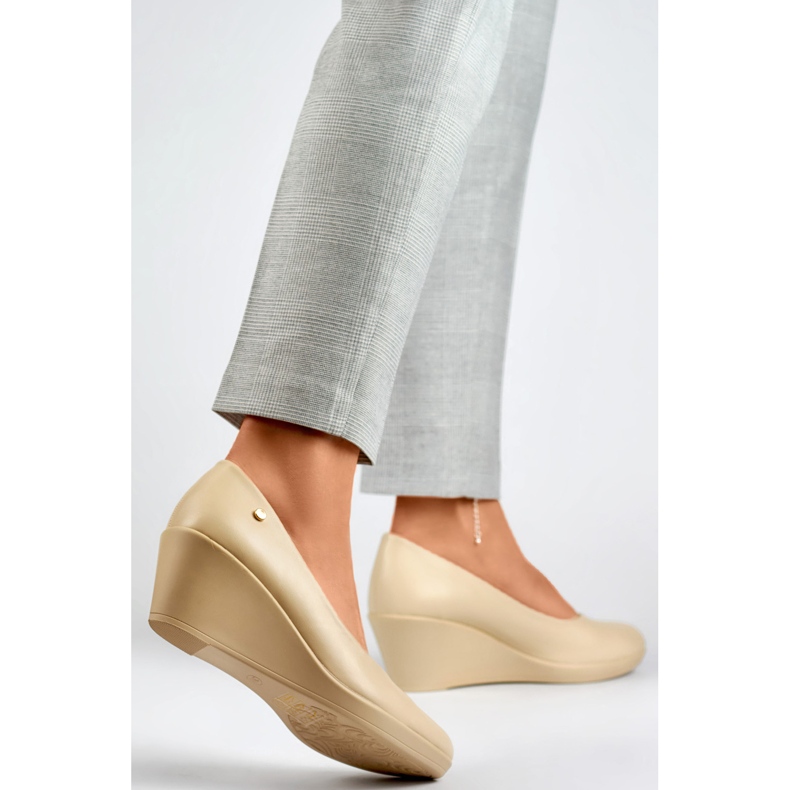 Décolleté beige con zeppa, scarpe da donna con zeppa bassa 1