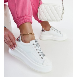 Sneakers bianche sulla piattaforma GOE NN2N4033 bianco 1