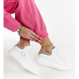 Sneakers bianche sulla piattaforma GOE JJ2N4051 bianca 1
