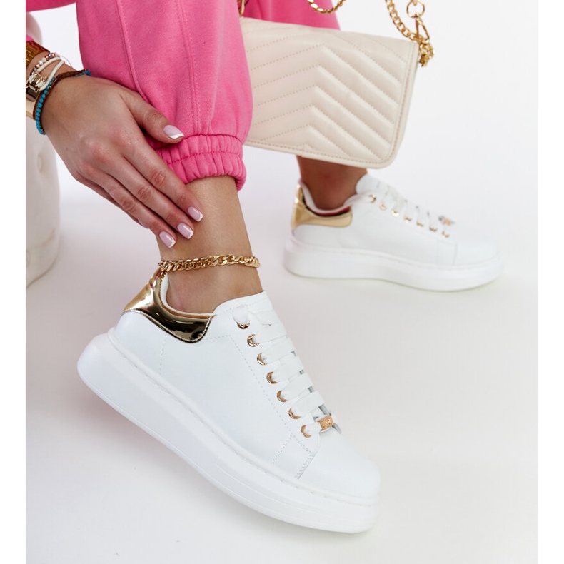 Sneakers bianche sulla piattaforma GOE LL2N4011 bianco 1