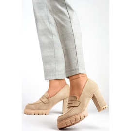 Mocassini beige con tacco alto 1