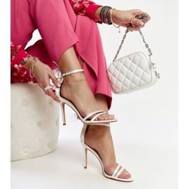 Sandali bianchi con piume di Adalgisio bianco 1