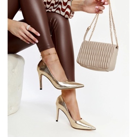 Vini tacchi a spillo in vernice oro d'oro 1