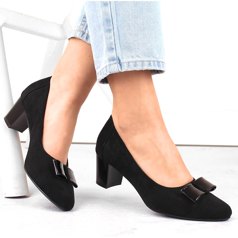 Scarpe da donna con tacco traforate in camoscio, nero Vinceza 58255 1