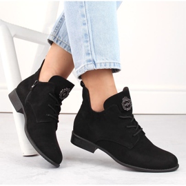Stivaletti da donna con tacco basso in camoscio nero Jezzi ASA142-54 1