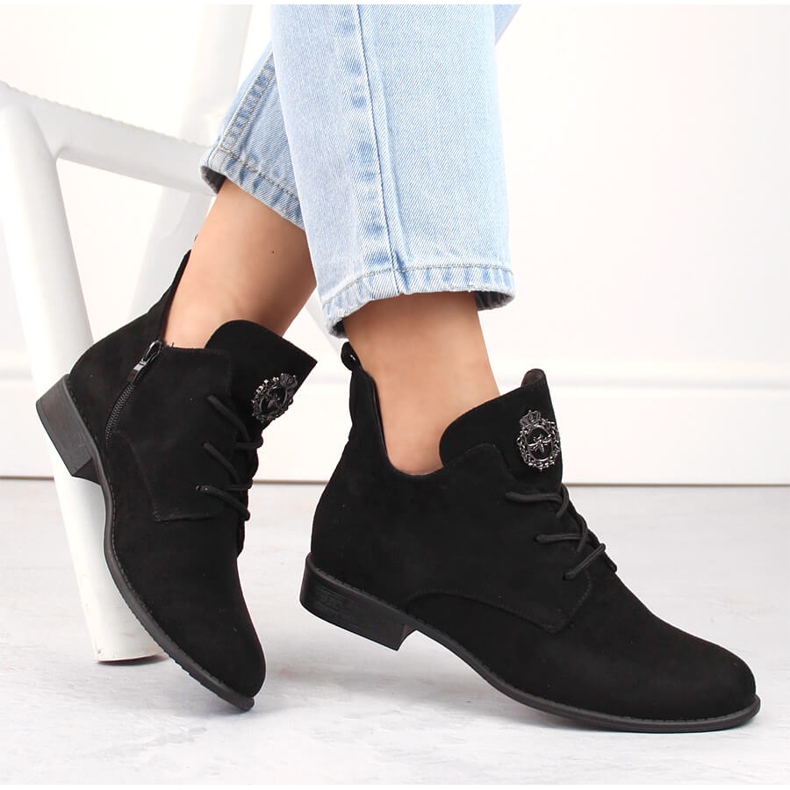 Stivaletti da donna con tacco basso in camoscio nero Jezzi ASA142-54 1