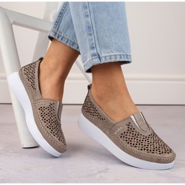 Scarpe slip-on da donna in pelle traforata, beige T.Sokolski 0712 2