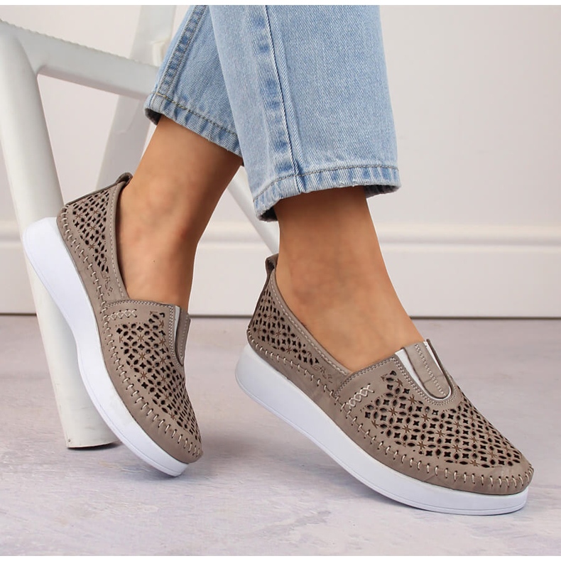 Scarpe slip-on da donna in pelle traforata, beige T.Sokolski 0712 2