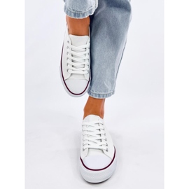 Classiche sneakers stringate di Levens White bianca 1