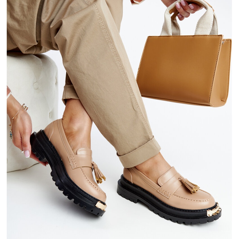Mocassini massicci beige con inserti dorati di Tuga 1