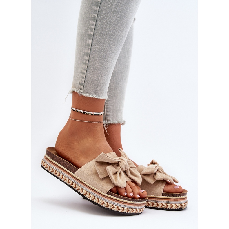 Infradito da donna beige su una piattaforma con fiocco Evatria 2