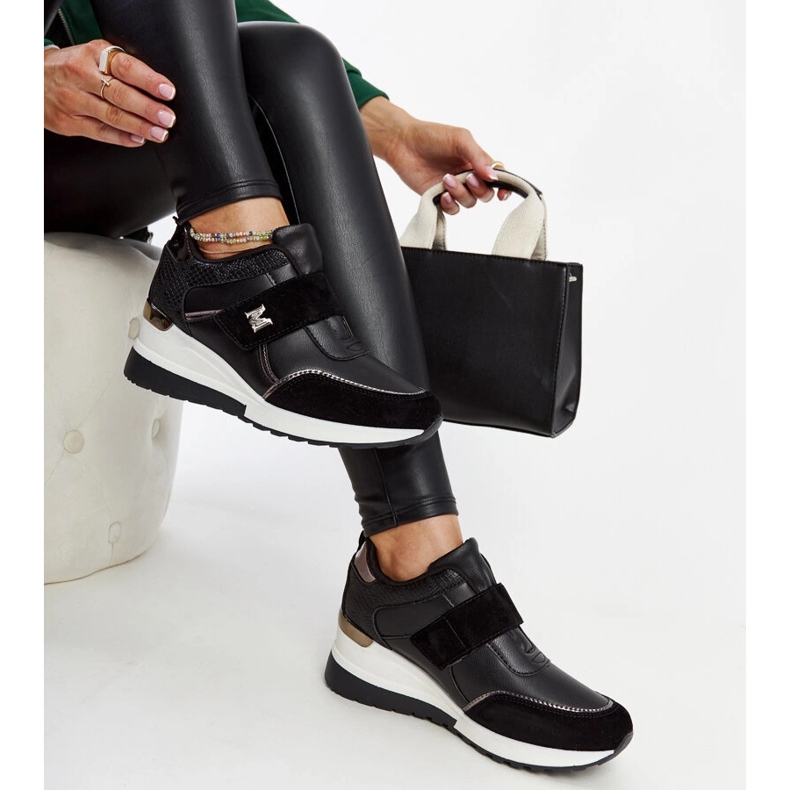 Sneakers nere con zeppa e chiusura con velcro Libuse nero 1