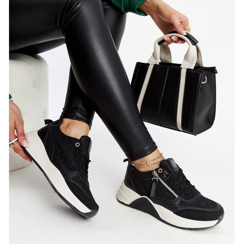 Sneakers nere lucide sulla piattaforma Makda nero 1