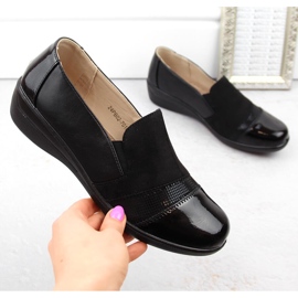 News Scarpe slip-on comode da donna, colore nero Unisoft 1