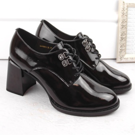 Scarpe da donna in vernice con tacco alto decorativo, nero Vinceza 63510 1