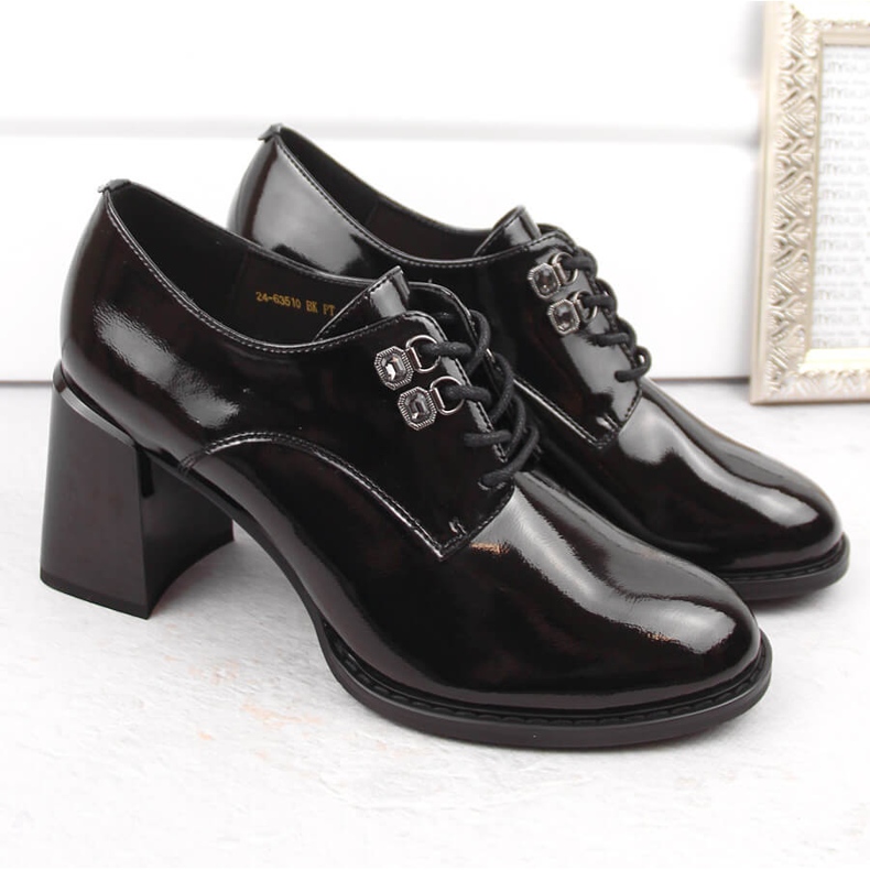 Scarpe da donna in vernice con tacco alto decorativo, nero Vinceza 63510 1
