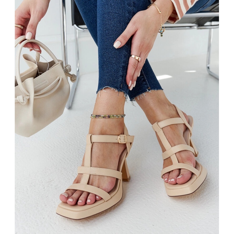 Sandali con tacco alto beige chiaro realizzati in ecopelle Pirjo 1