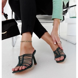 Scarpe col tacco verde scuro di Borna 1