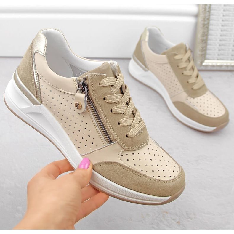 Scarpe sportive con zeppa da donna in pelle, beige, traforate Filippo DP6011 1