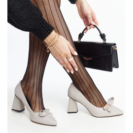 Décolleté con tacco alto in pelle grigia di Vinceza grigio 1
