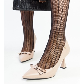 Décolleté beige con tacco alto di Vinceza 1