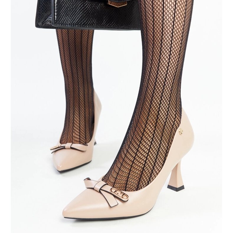 Décolleté beige con tacco alto di Vinceza 1