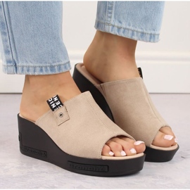 Ciabatte con zeppa in camoscio Vinceza W JAN278 beige 2