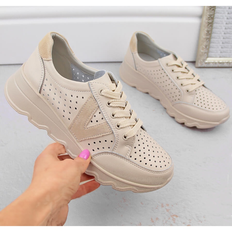 Scarpe sportive da donna in pelle traforata, beige Vinceza 7875 1