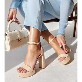 Sandali beige con tacco alto di Sille 2