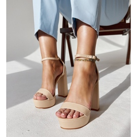 Sandali beige con tacco alto di Sille 1